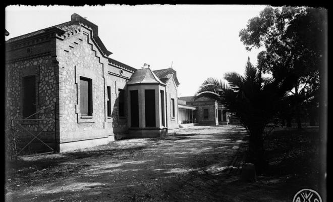 Exteriors de la Clínica de Nostra Senyora de la Salut Eucaliptus. Sabadell