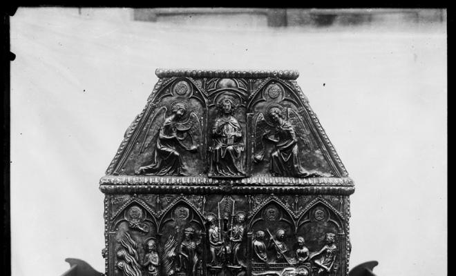 Arqueta reliquari (frontal revers) d'argent de Sant Cugat