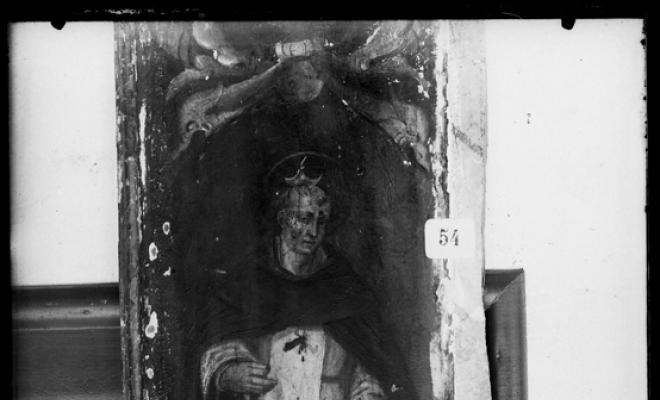 Detall de les polseres del retaule de Sant Vincenç de Jonqueres. Exposició rosariana. Acadèmia Catòlica de Sabadell