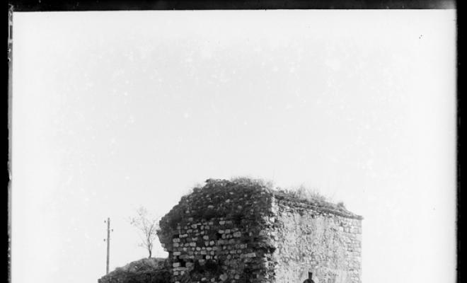 Façana nord-ponent   (nord oest) de l'ermita de Sant Nicolau, abans de ser restaurada. Sabadell