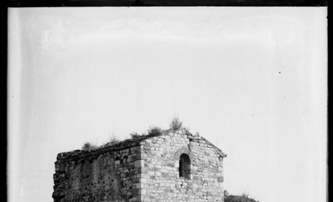 Ermita de Sant Nicolau abans de la restauració. Sabadell