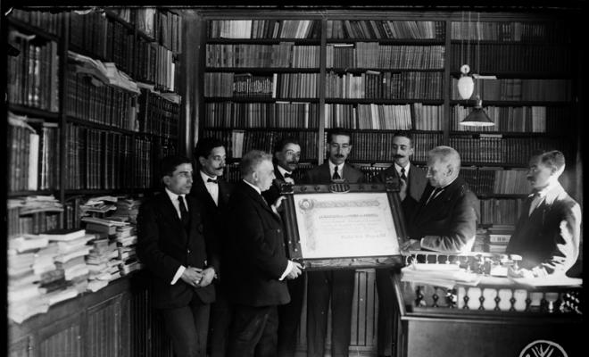 Homenatge de la Junta de l'Associació de Premsa a Manel Ribot i Serra. Sabadell