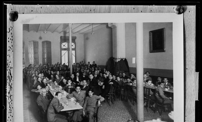 Esmorzar  al cafè de l'Acadèmia Catòlica de Sabadell per als joves de la Congregació Mariana de Sant Lluís Gonzaga. Sabadell