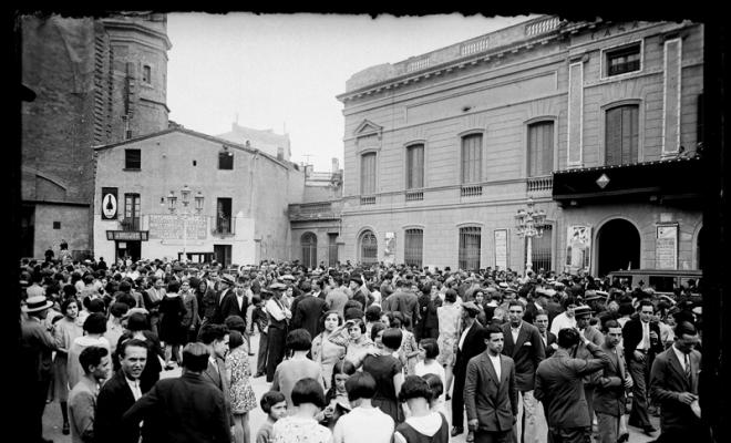 Sardanes a la plaça de Sant Roc. Sabadell