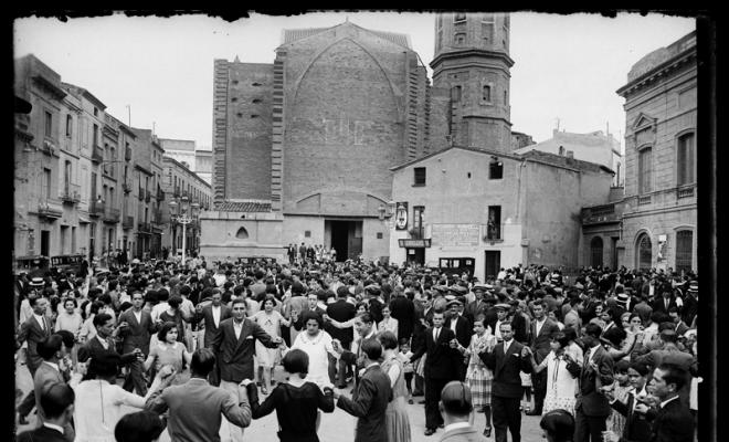 Sardanes a la plaça Sant Roc. Sabadell