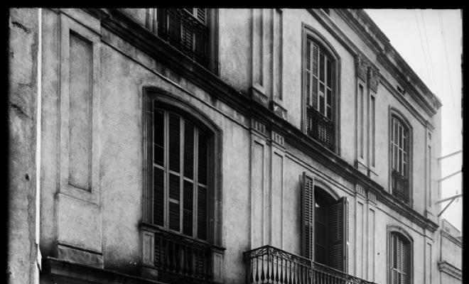 Façana del Museu d'Història de Sabadell al carrer Sant Antoni. Sabadell