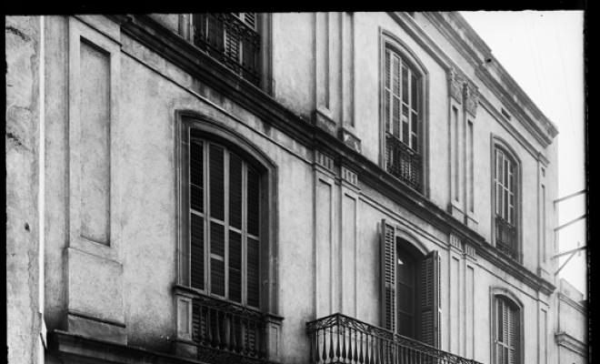 Façana del Museu d'Història de Sabadell al carrer Sant Antoni. Sabadell