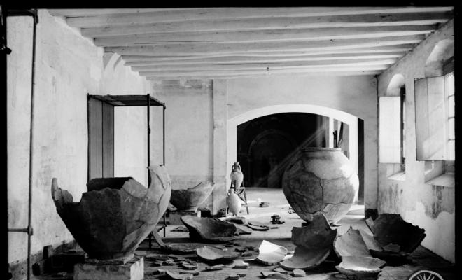 Detalls de la instal·lacció de dòlies de la secció romana en el Museu d'Història de Sabadell