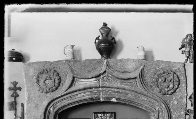 Portal, aiguamans i rajoles en una sala del Museu d'Història de Sabadell