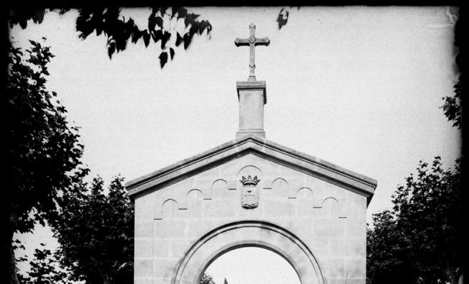 Antiga porta d'accés al cementiri de Sabadell