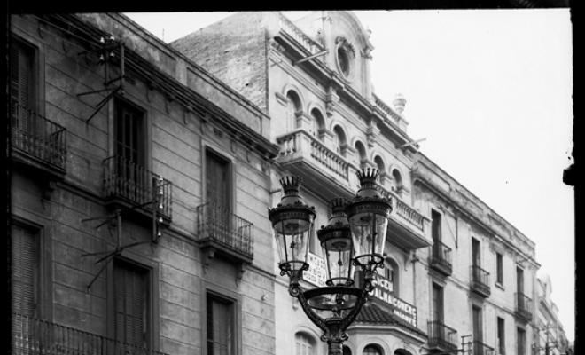 Nou fanal al passeig de la Plaça Major. Sabadell
