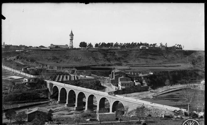 Panoràmica del Pont de la Salut sobre el Riu Ripoll. Sabadell
