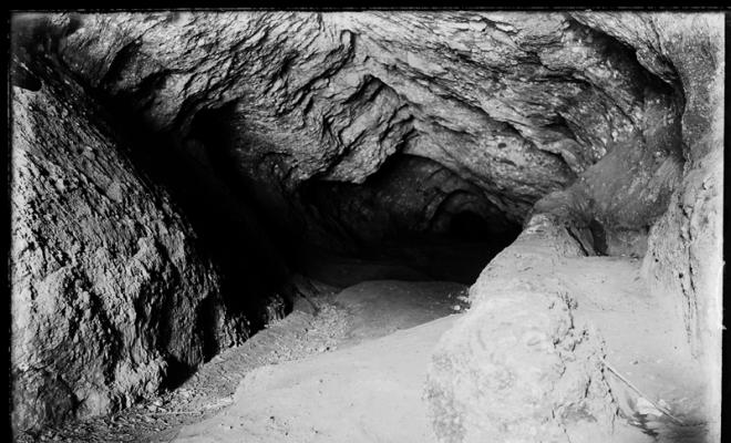 Interior de la Cova Simanya. Parc natural de Sant Llorenç del Munt