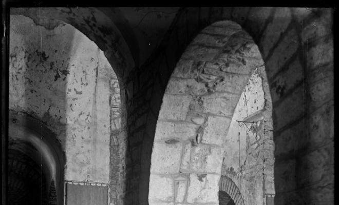 Interior del monestir benedictí de Sant Llorenç del Munt al cim de la muntanya de la Mola