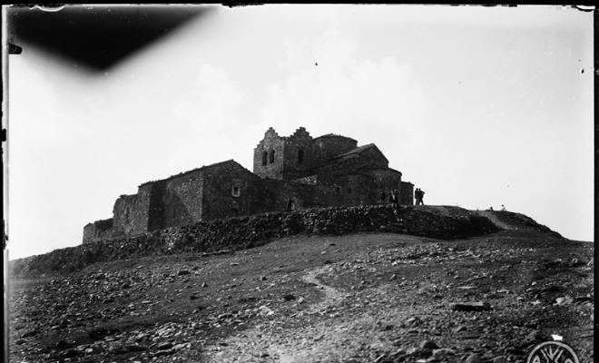 Monestir de Sant Llorenç del Munt dalt de la Mola