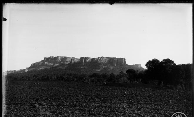 Parc Natural  de Sant Llorenç del Munt vist des de la masia de la Mateta