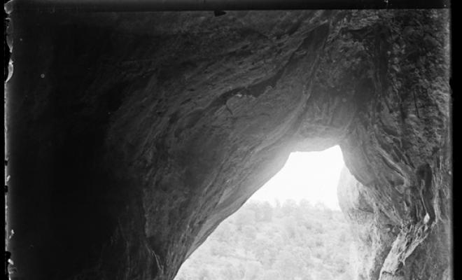 Interior de la cova Simanya al Parc Natural de Sant Llorenç del Munt