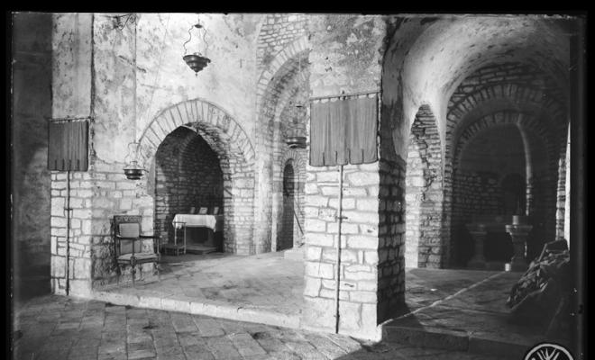 Interior del monestir benedictí de Sant Llorenç del Munt al cim de la muntanya de la Mola