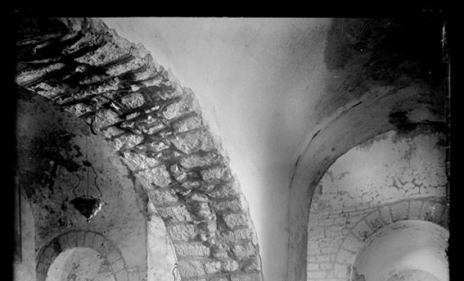 Interior del monestir benedictí de Sant Llorenç del Munt al cim de la muntanya de la Mola