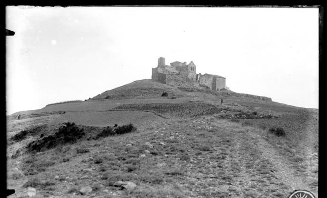 Vista sud o sud-oest del monestir benedictí de Sant Llorenç del Munt