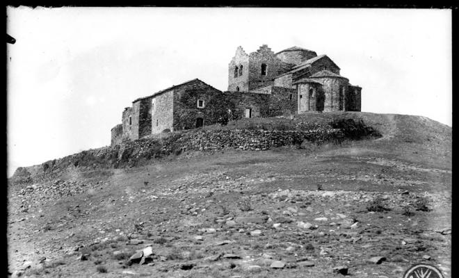 Vista sud-est del monestir benedictí de Sant Llorenç del Munt
