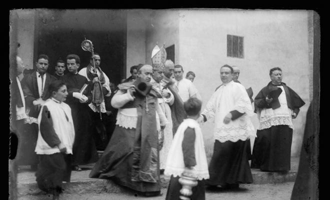 Benedicció de l'església parroquial de Sant Feliu pel bisbe Ramon Guillamet Coma. Sabadell