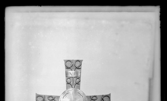 Creu d'altar del cambril del santuari de Nostra Senyora de la Salut. Sabadell