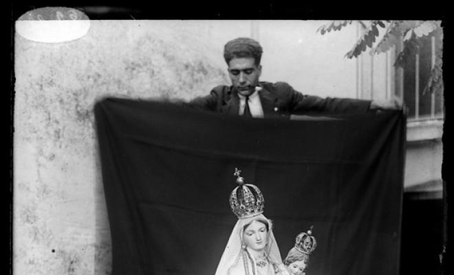Antiga imatge de la Mare de Déu de la Salut conservada en el cambril del santuari