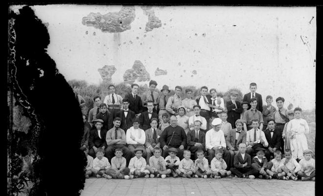 Membres de la Congregació Mariana en una acte d'esbarjo. Sabadell?
