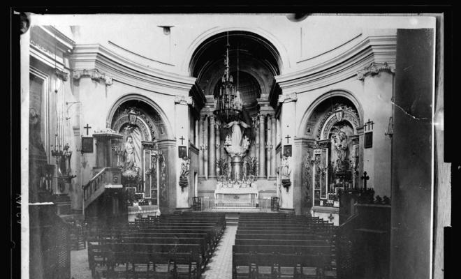 Interior de l'església de l'Immaculat Cor de Maria, coneguda com els padres. Sabadell.