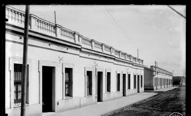Cases barates construides per la cooperativa La Benéfica del Vallès  al carrer Batllevell. Sabadell