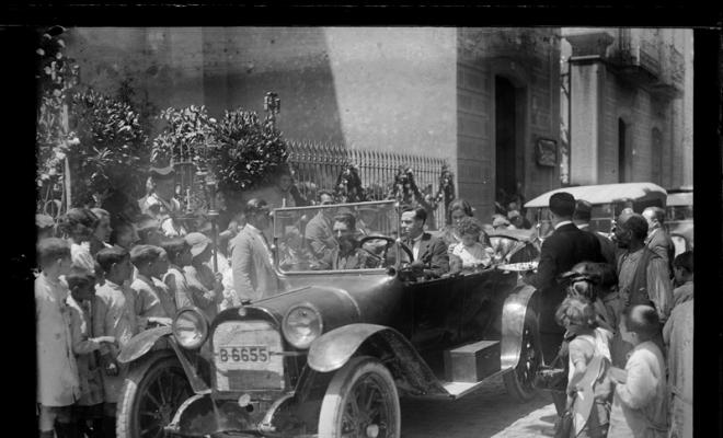 Benedicció de cotxes el dia de Sant Cristòfol. Sabadell