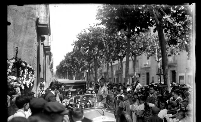 Benedicció de cotxes el dia de Sant Cristòfol per la comunitat de l'església de la Santíssima Trinitat. Sabadell