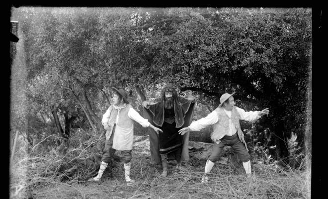 Representació d'Els Pastorets a la masia de Can Vilar. Escena dels pastors i el dimoni.