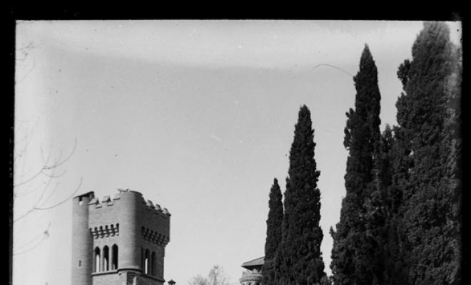 Torre i façana lateral del Castell de Can Feu. Sabadell