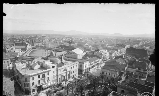 Panoràmica de la Plaça del Doctor Robert. Sabadell