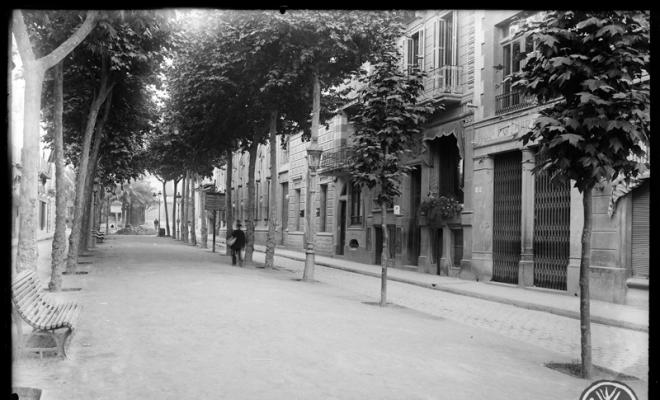La Rambla de Sabadell cantonada amb el carrer Sant Pere. Sabadell