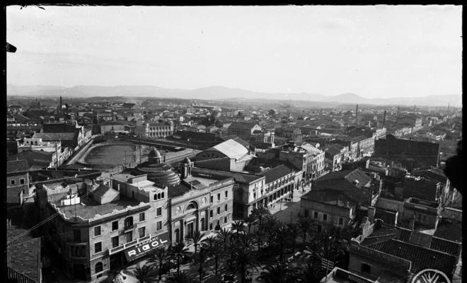 Panoràmica des del campanar de Sant Feliu de la Plaça del Doctor Robert. Sabadell