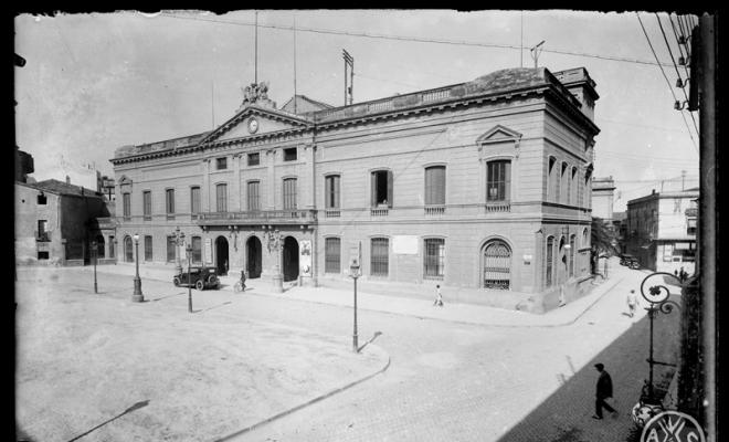Façana de l'edifici de l'Ajuntament de Sabadell a la plaça Sant Roc. Sabadell