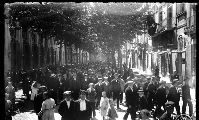 Manifestació ciutadana per la Rambla. Sabadell