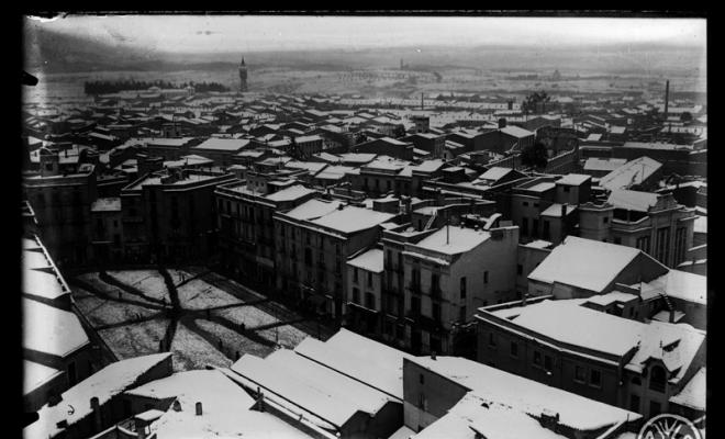 Panoràmica de Sabadell nevat des del campanar de Sant Feliu. Sabadell