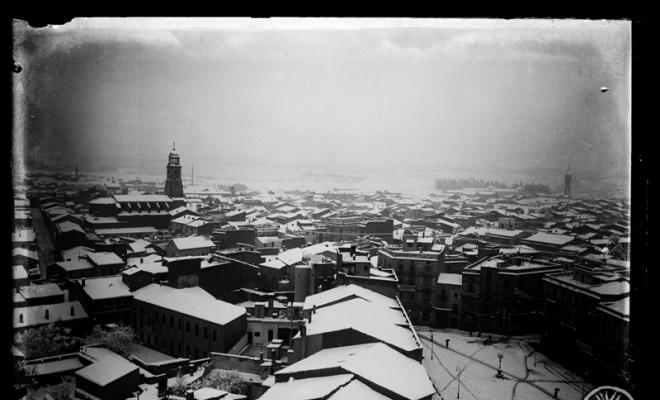 Panoràmica de Sabadell nevat des del campanar de Sant Feliu. Sabadell