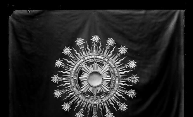 Custòdia de plata repussada de l'església de Sant Feliu. Sabadell