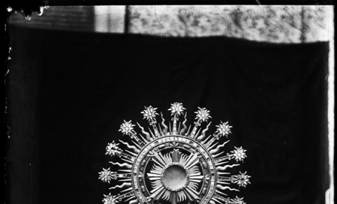 Custòdia de plata repussada de l'església de Sant Feliu. Sabadell