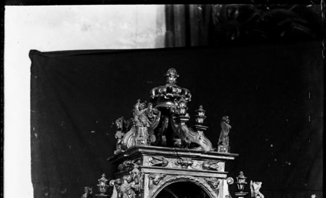 Tabernacle de la confraria de la Puríssima Sang i del Sant Nom de Jesús. Sabadell, altar del Sant Crist de l'Església de Sant Fèliu. Sabadell