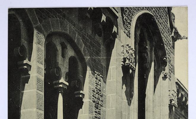 C.O. 13. Sabadell.- Detalle del edificio Caja de Ahorros.