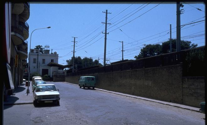 Avinguda de Lluís Companys, a tocar de l'estació de ferrocarrils. 