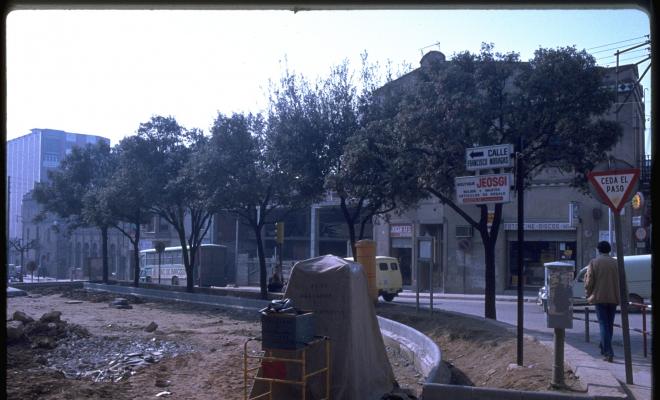Obres a la plaça dels Quatre Cantons. 