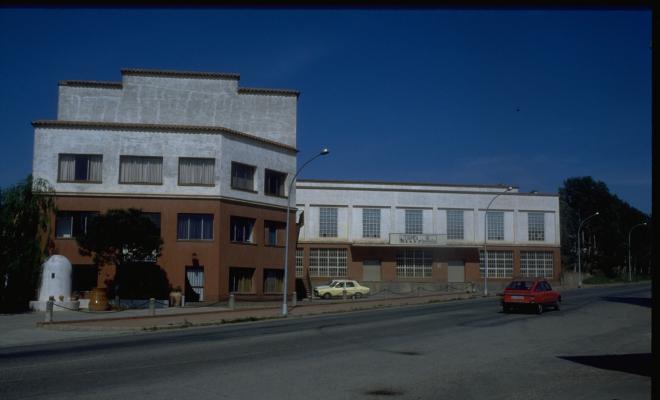 Edifici de l'empres Ceràmica Barnils. 