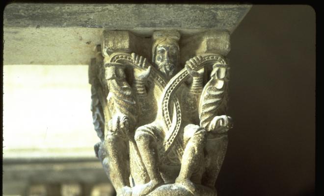 Capitels del claustre del Monestir de Sant Cugat del Vallès. 